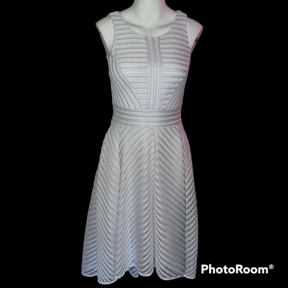 Lily Pulitzer white dress size small like new - Picture 2 of 16
